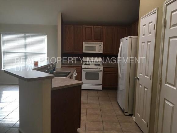 Building Photo - 2815 Oak Crest Dr
