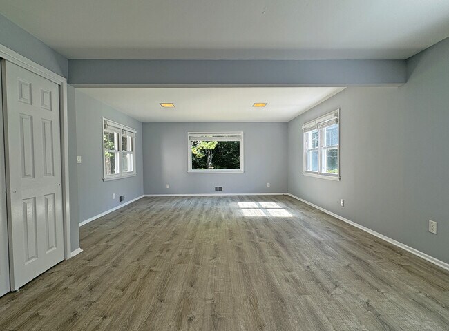 Building Photo - 45 Lancer Rd