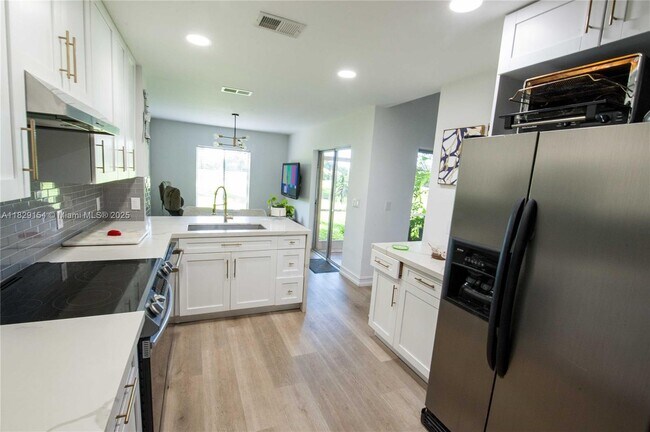 Foto del edificio - 16301 Malibu Dr