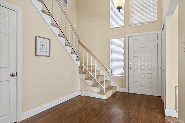 Building Photo - 7 Meadowood Dr