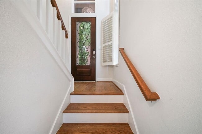 Building Photo - 5305 Schuler St