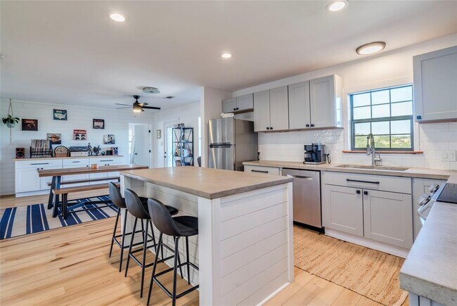 Foto del edificio - 631 Harmon Hills Cove
