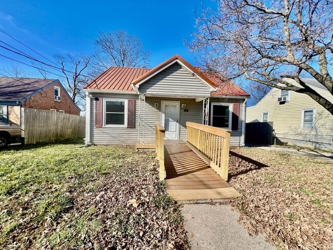 Move-In Ready 3-Bedroom Home with Modern Kitchen & Private Outdoor Oasis - Move-In Ready 3-Bedroom Home with Modern Kitchen & Private Outdoor Oasis