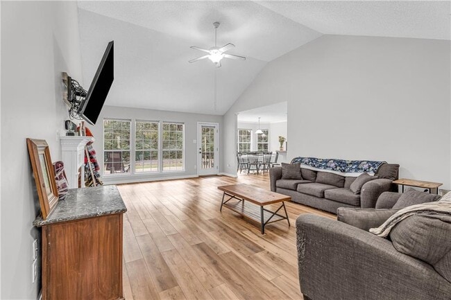 Foto del edificio - 8171 Woodland Hills Dr