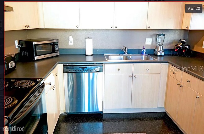 Building Photo - 1 br, 1 bath  - 3300 W 7th St Apt 18