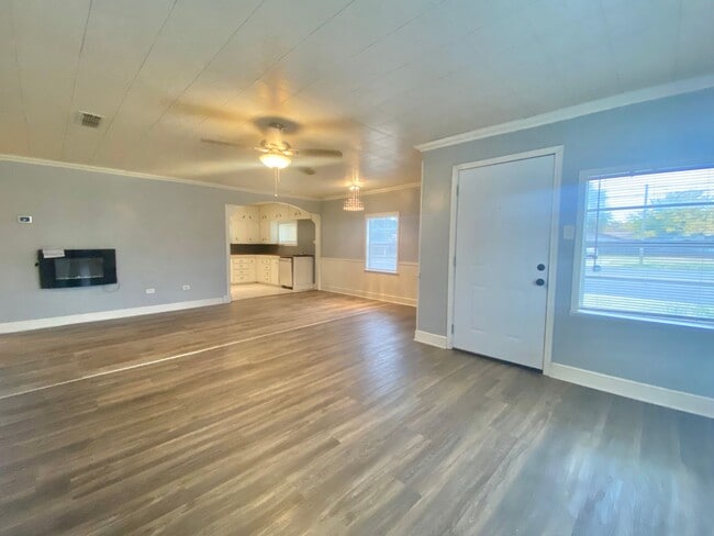 Building Photo - Pre-Leasing Now-available 6/1/2025