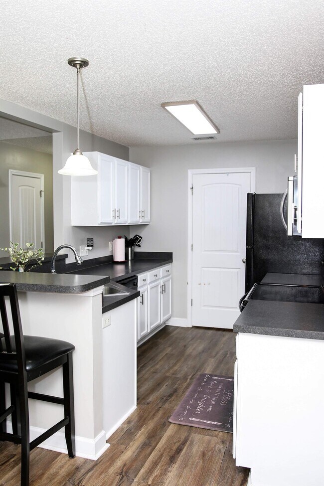 Building Photo - 80 Fellwood Dr
