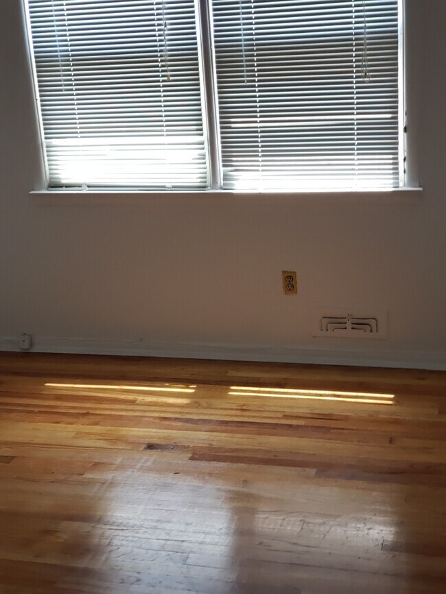 Building Photo - 35 Colonial Dr