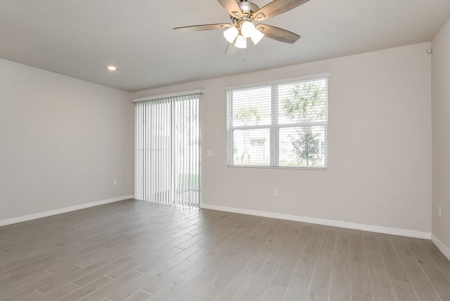 Foto del edificio - 809 Legacy Dr