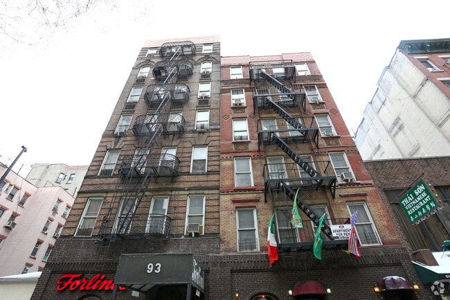 Building Photo - 91-93 Baxter St
