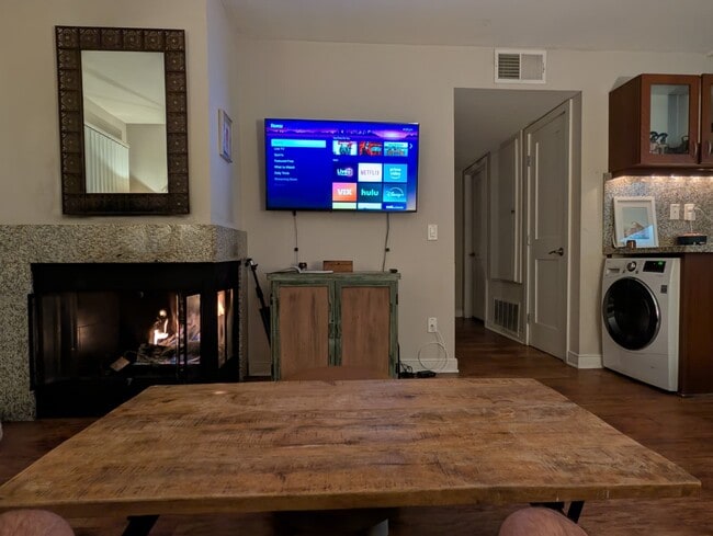 Building Photo - 1265 N Crescent Heights Blvd