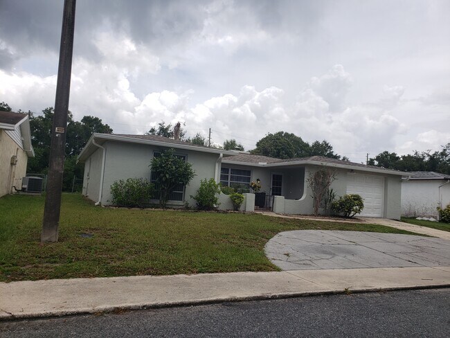 Foto del edificio - 10030 Glen Moor Ln