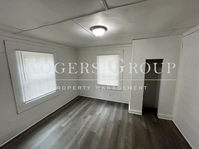 Foto del edificio - 1021 Hughes St