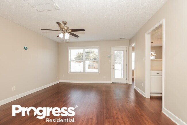 Foto del edificio - 1410 Beaconcrest Cir