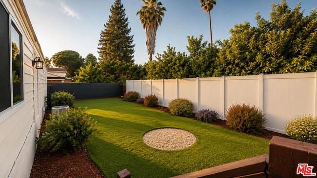 Building Photo - 6035 Fallbrook Ave