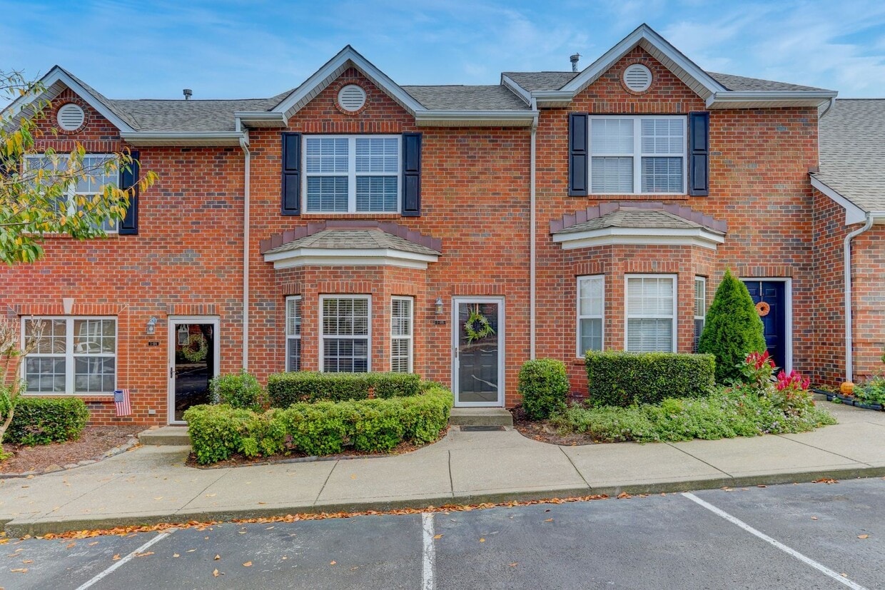 Primary Photo - Spotless 2 bedroom townhome in Hardison Hills