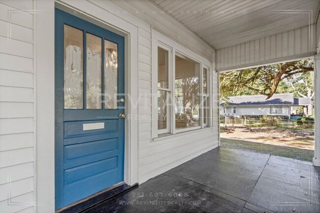 Foto del edificio - Updated 3 Bed 2 Bath with Large Fenced Yard