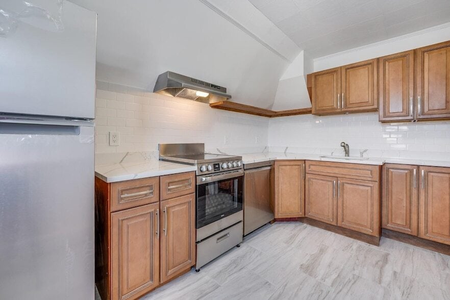 Primary Photo - 304 Fulton Ave