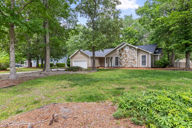 Foto del edificio - 439 Candlewood Dr