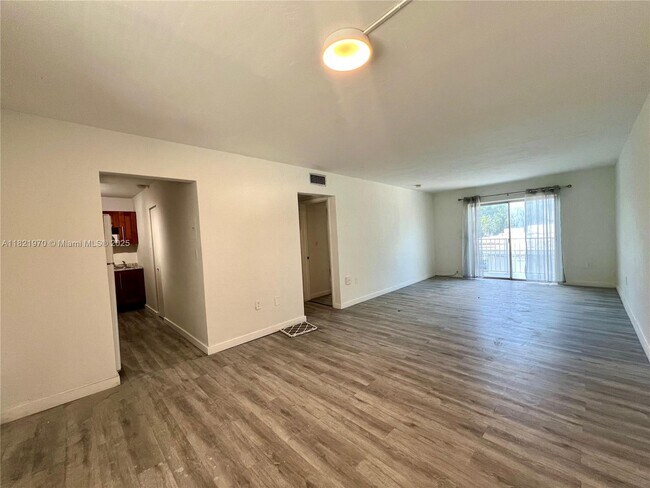Foto del edificio - 12890 NE 8th Ave