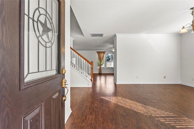 Foto del edificio - 542 Cedar Branch Dr