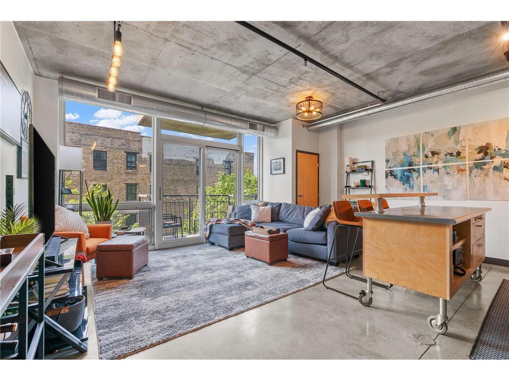Primary Photo - 730 N 4th St