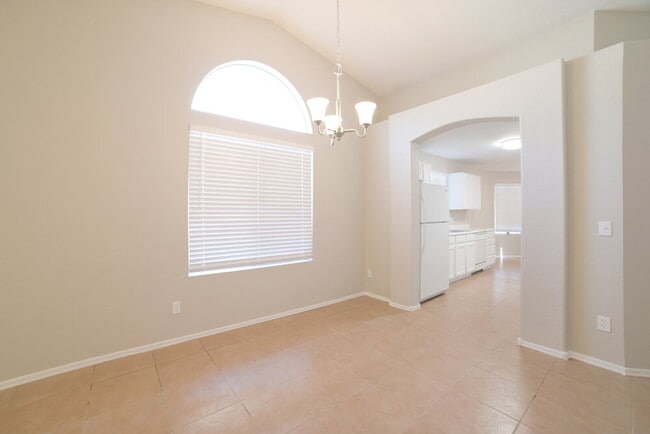 Foto del edificio - 8556 W Ocotillo Rd