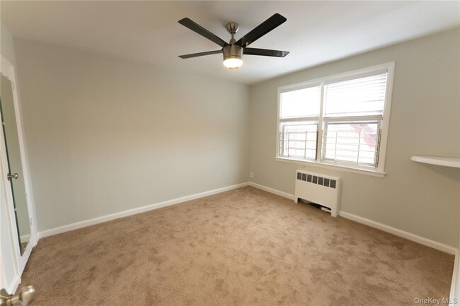 Foto del edificio - 33 W Grand St