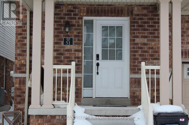 Photo du bâtiment - 51 Mullholland Ave