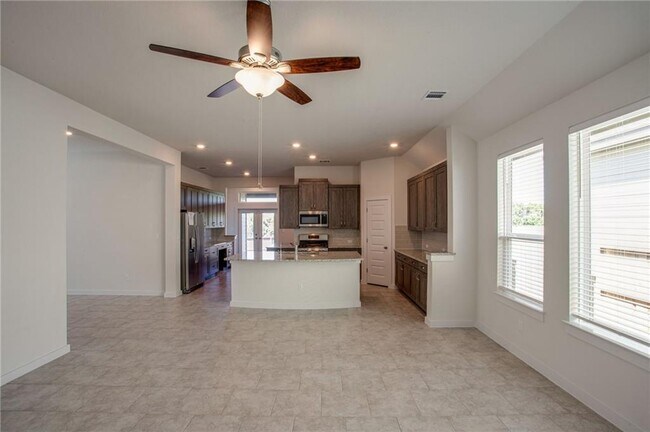Building Photo - 608 Saturnia Dr