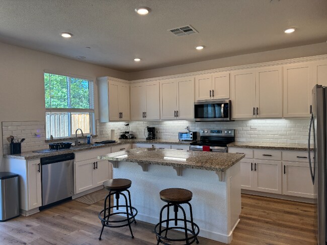 Foto del edificio - 3902 Firestar Way