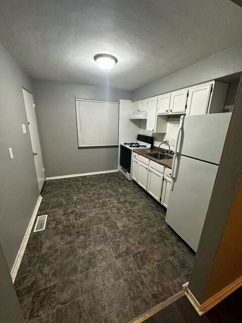 Foto del edificio - 8721 Natural Bridge Rd