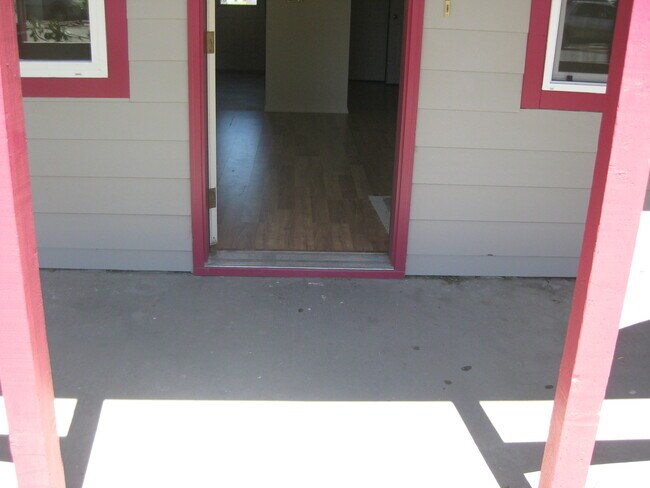 Foto del edificio - Three Bedroom Town House Style Condo
