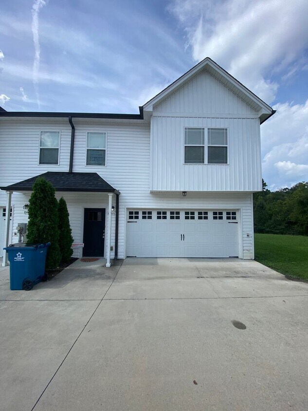 4 br, 2.5 bath House 8445 Brookmoor Lane House Rental in Ooltewah