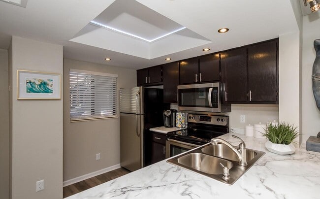 Building Photo - 1002 Windsong Cir