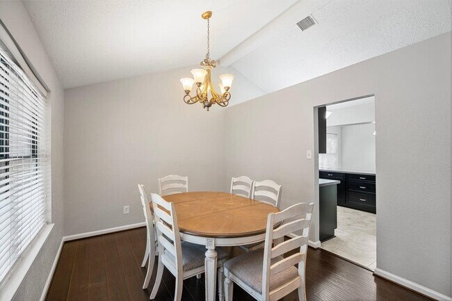 Foto del edificio - 3318 Golden Willow Dr