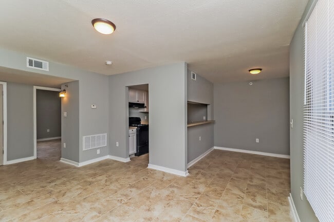 Building Photo - The Retreat at Lakeside Apartments