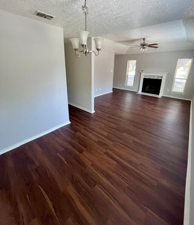 Foto del edificio - Cute 1 story duplex in Euless in CGISD