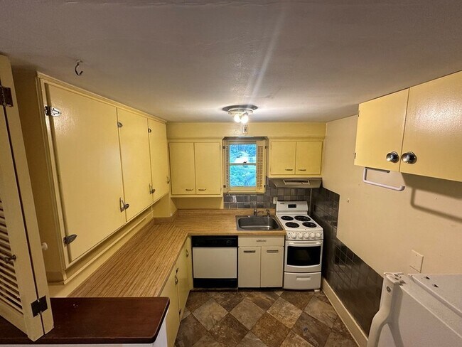 Foto del edificio - 116 W 2nd St