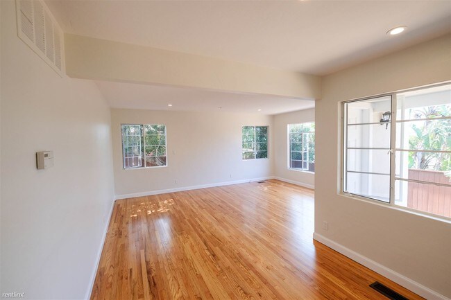 Building Photo - 2 br, 1.5 bath House - 3122 Foothill Rd