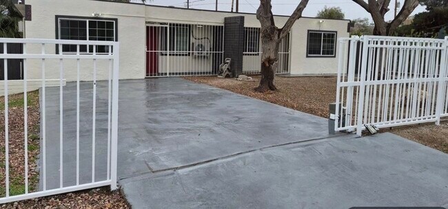 Building Photo - 364 N 13th St
