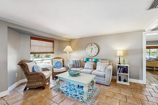 Building Photo - 5615 Guava St