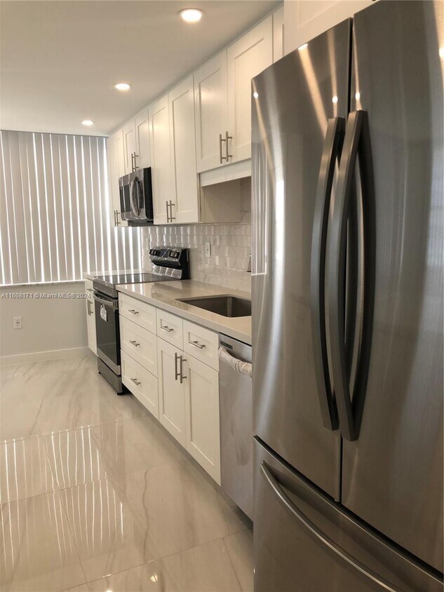 Primary Photo - 18051 Biscayne Blvd