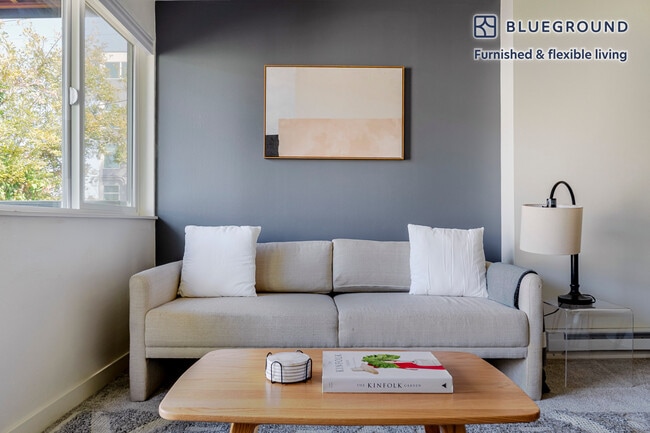 Foto del edificio - 3811 13th Ave W