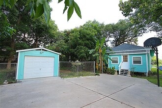 Building Photo - 1207 Ross St