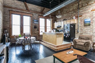 Building Photo - 421 N Main St