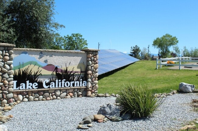 Building Photo - 3 Bedroom Home in Beautiful Lake California!