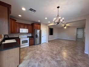 Building Photo - 898 E Del Rio St