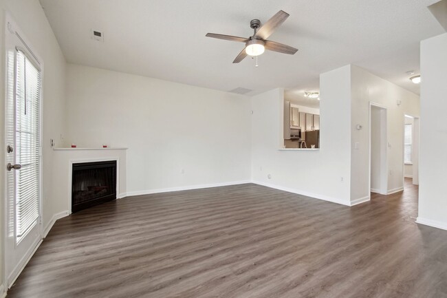 Foto del edificio - 3 Bedroom Townhome in Raleigh