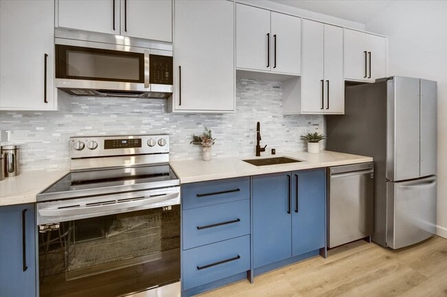 Kitchen Cabinets with Stainless Steel Appliances - 3223 Hannah St